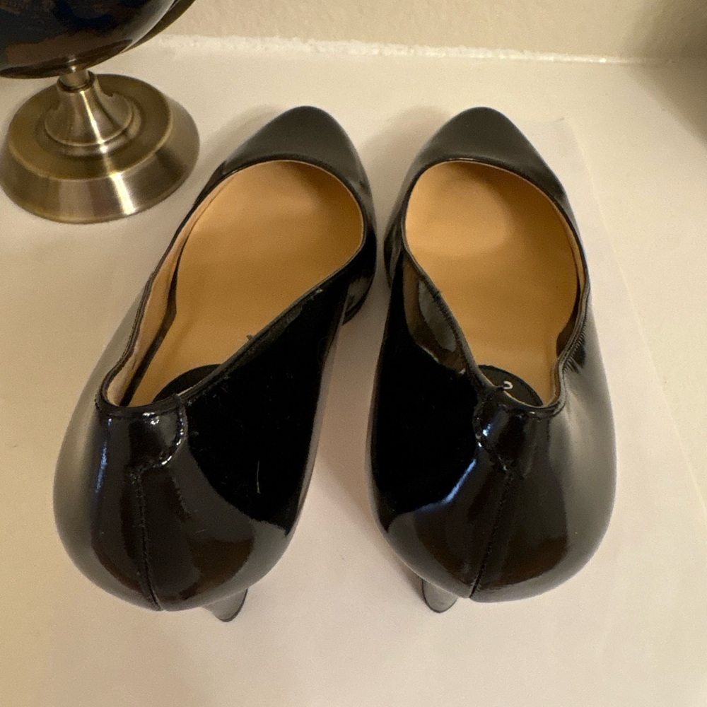 Cole Haan Black Patent Leather Classic Pumps - Size 6 1/2 - Picture 3 of 5